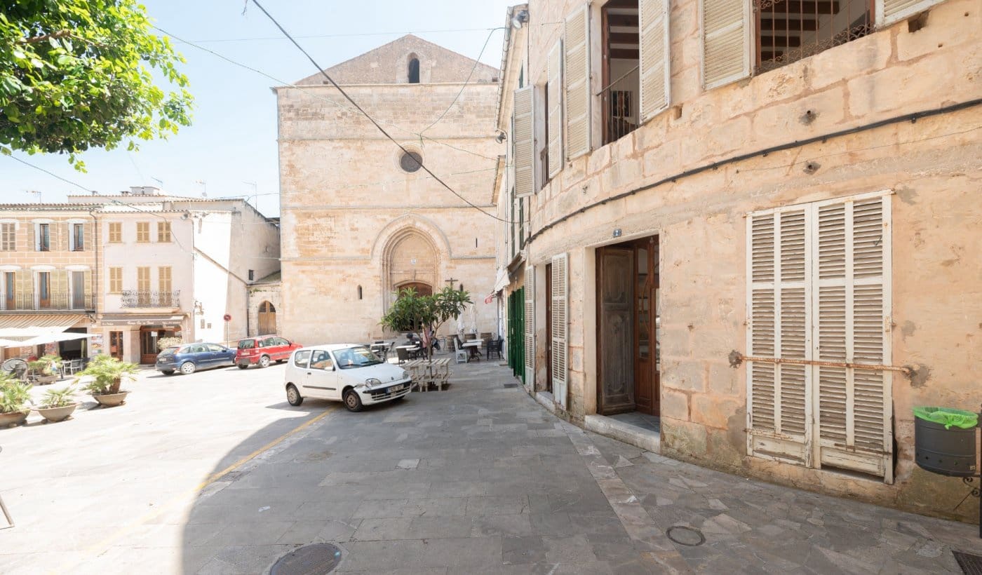 6 bedroom Townhouse for sale in Sineu - € 650,000 (Ref: 6885230)