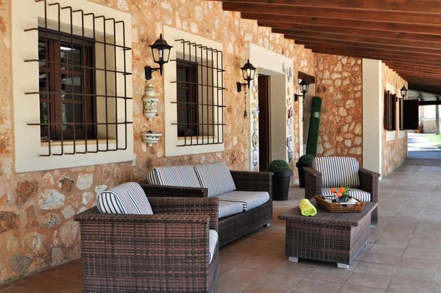 6 bedroom Finca/Country House for sale in Sencelles with pool garage - € 2,450,000 (Ref: 8638629)