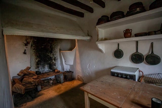 2 bedroom Finca/Country House for sale in Llubí - € 495,000 (Ref: 9393298)