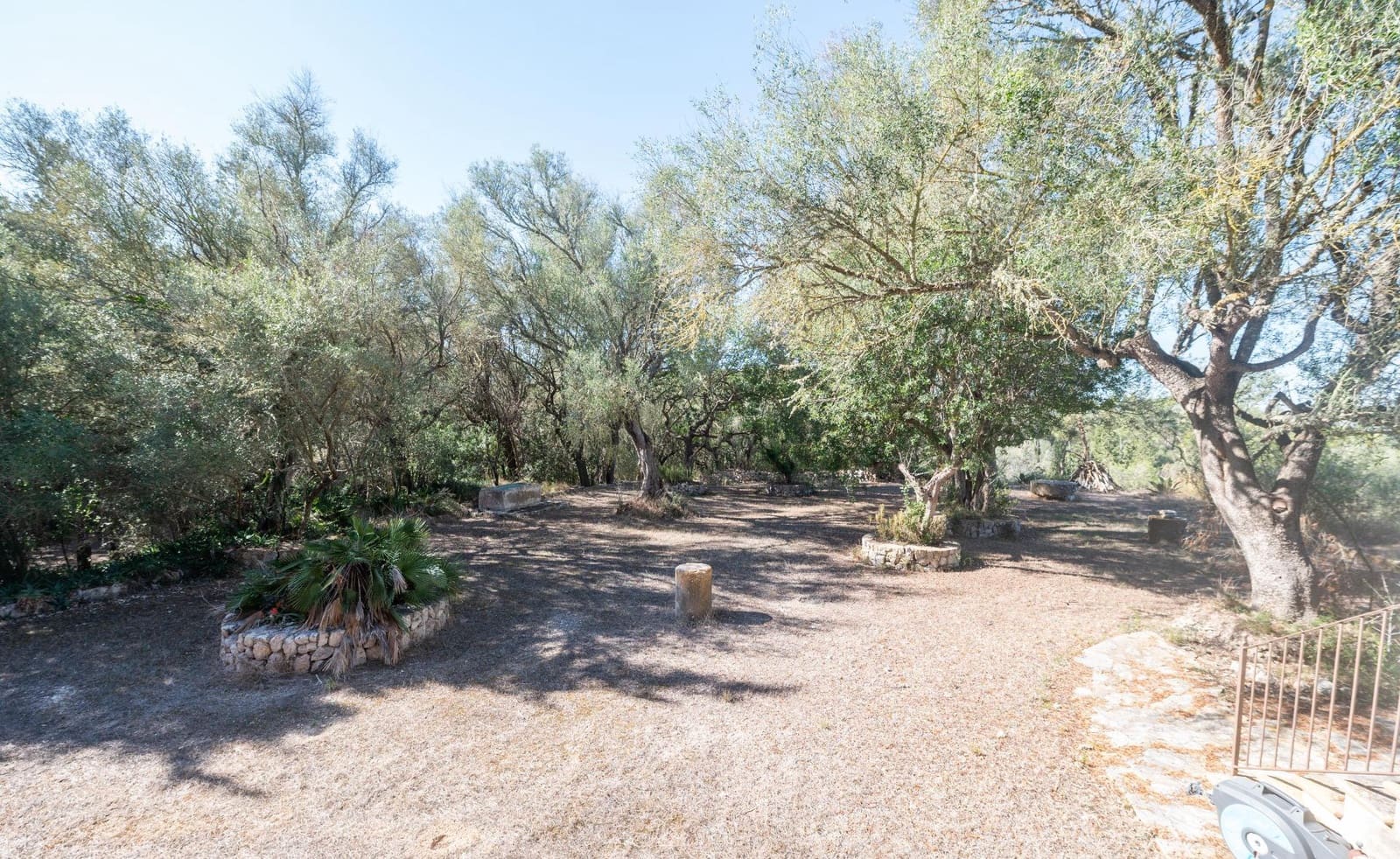 5 bedroom Finca/Country House for sale in Sineu with garage - € 3,150,000 (Ref: 9393299)