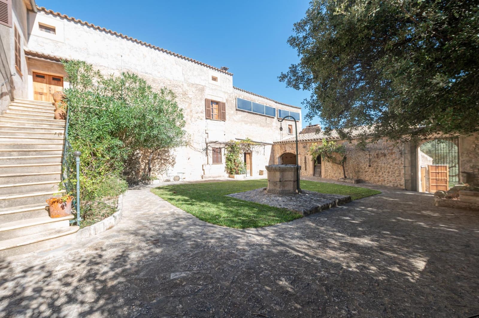 5 soveværelse Finca/Landehus til salg i Sineu med garage - € 3.150.000 (Ref: 9393299)