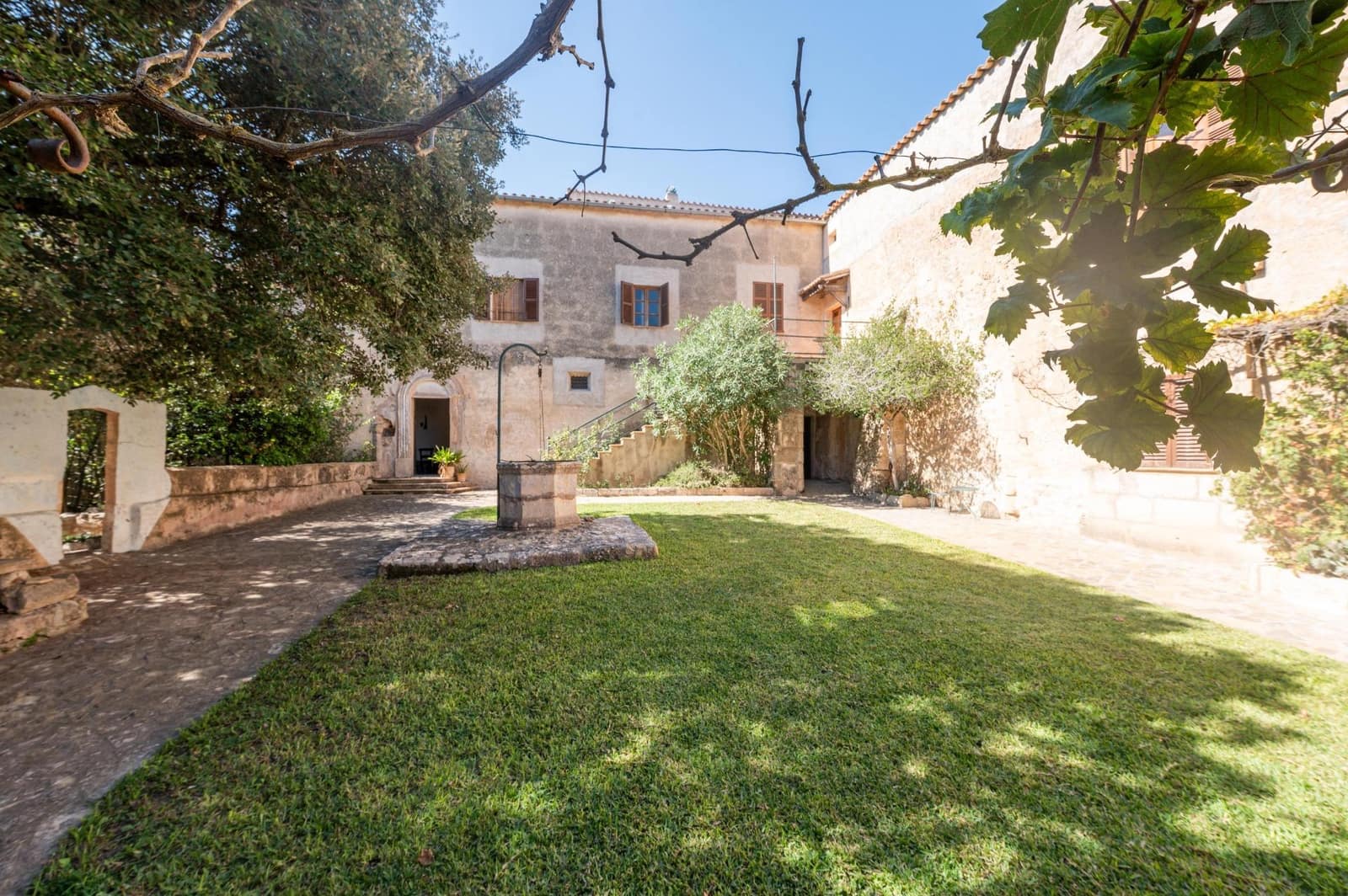 5 soveværelse Finca/Landehus til salg i Sineu med garage - € 3.150.000 (Ref: 9393299)