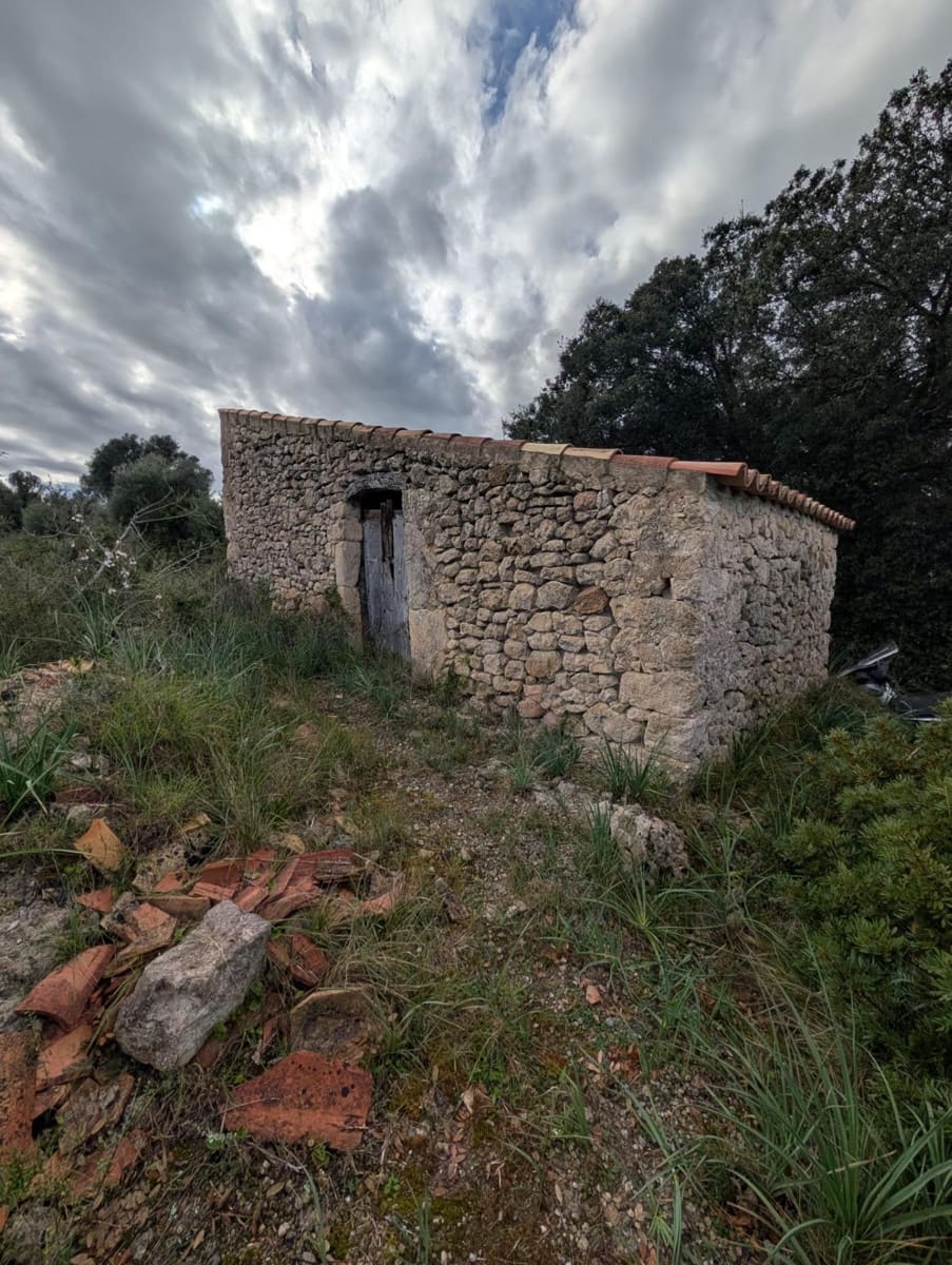 Ubebygd land til salgs i Llubi - € 180 000 (Ref: 9674244)