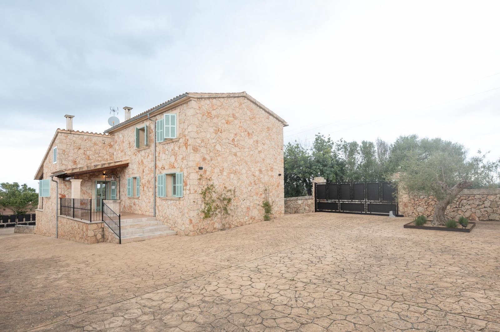 3 bedroom Villa for sale in Sineu with pool garage - € 1,400,000 (Ref: 9704929)