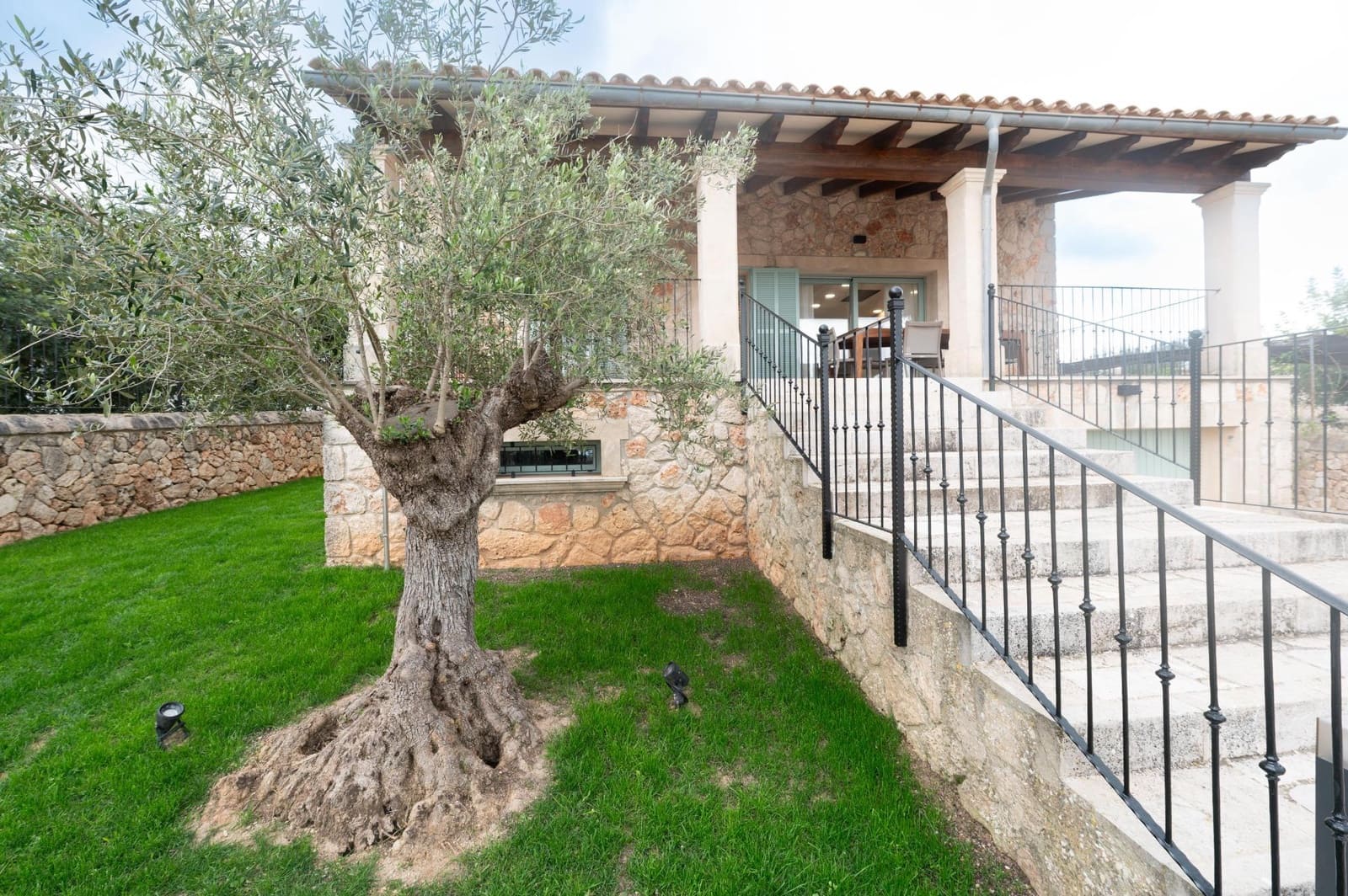 3 bedroom Villa for sale in Sineu with pool garage - € 1,400,000 (Ref: 9704929)