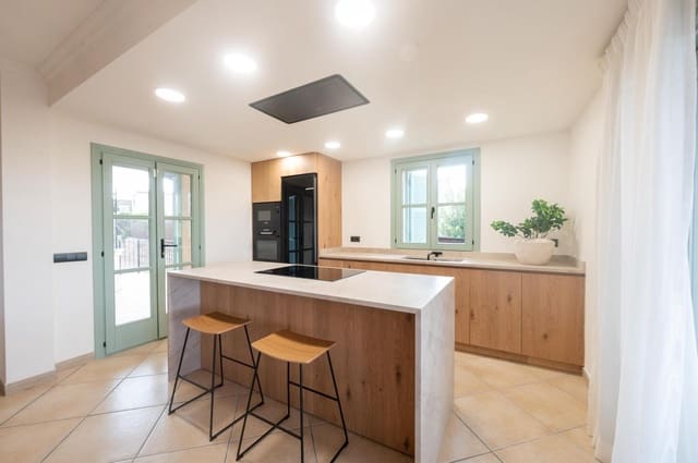 3 sypialnia Willa na sprzedaż w Sineu z basenem garażem - 1 400 000 € (Ref: 9704929)