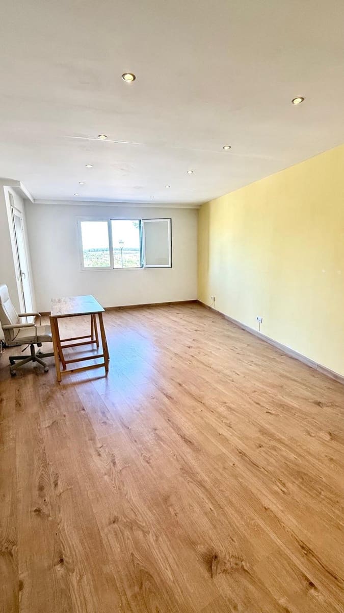 2 slaapkamer Flat te huur in Sant Joan met garage - € 1.050 (Ref: 9797136)