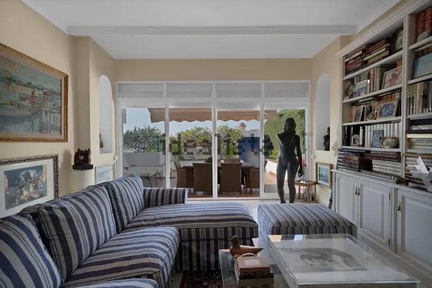 Chalet de 3 habitaciones en Estepona en venta - 590.000 € (Ref: 10043083)