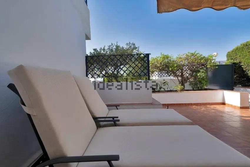 Chalet de 3 habitaciones en Estepona en venta - 590.000 € (Ref: 10043083)