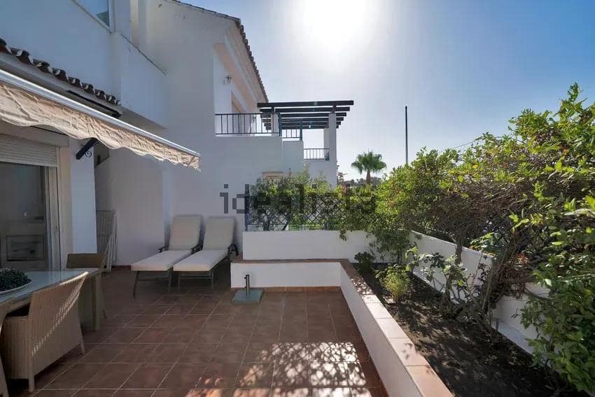 Chalet de 3 habitaciones en Estepona en venta - 590.000 € (Ref: 10043083)