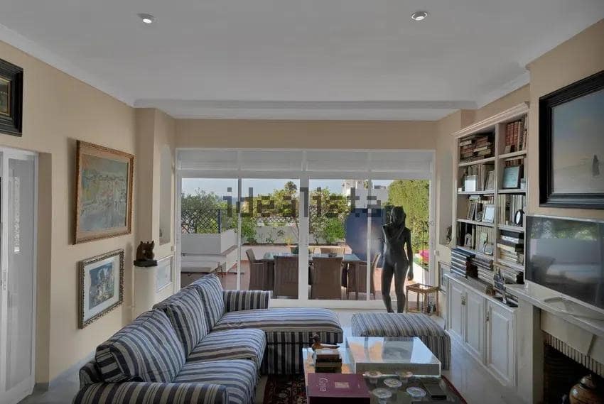 Chalet de 3 habitaciones en Estepona en venta - 590.000 € (Ref: 10043083)