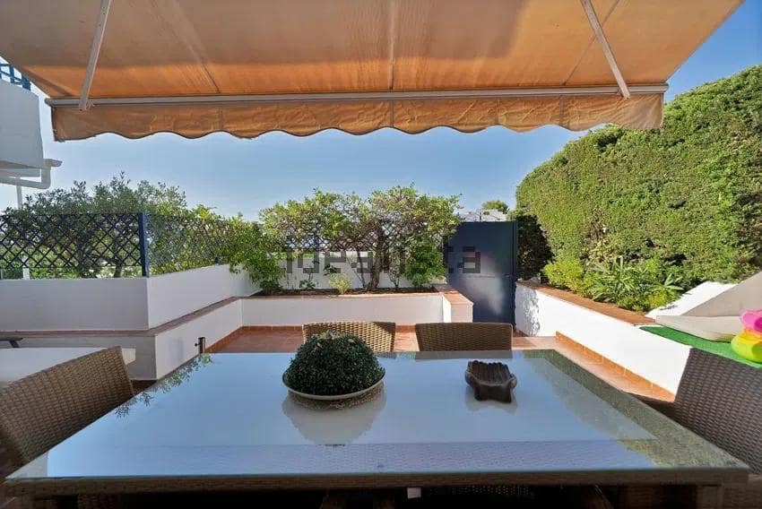 Chalet de 3 habitaciones en Estepona en venta - 590.000 € (Ref: 10043083)