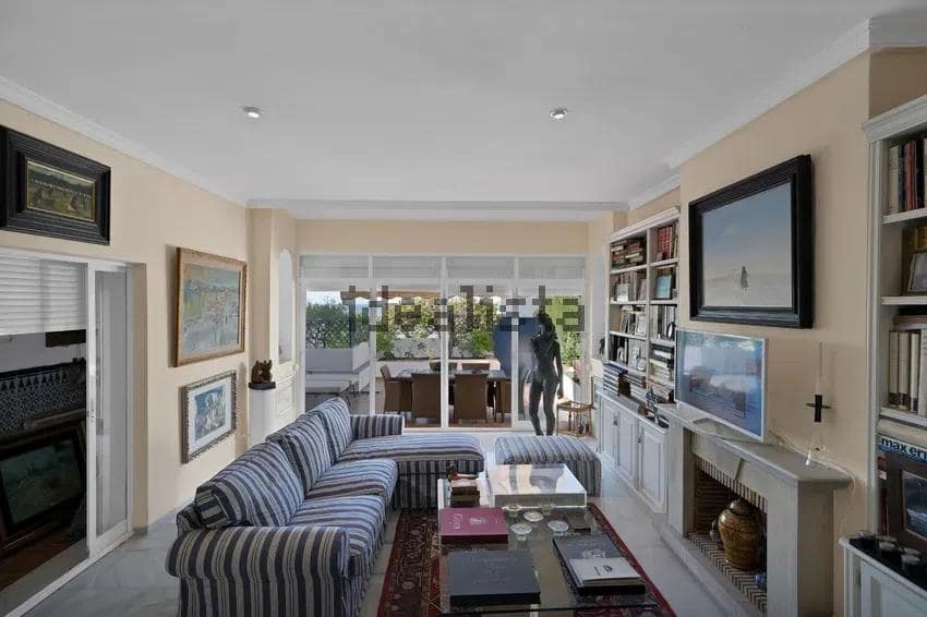 Chalet de 3 habitaciones en Estepona en venta - 590.000 € (Ref: 10043083)