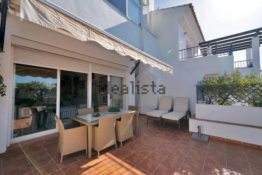 Chalet de 3 habitaciones en Estepona en venta - 590.000 € (Ref: 10043083)