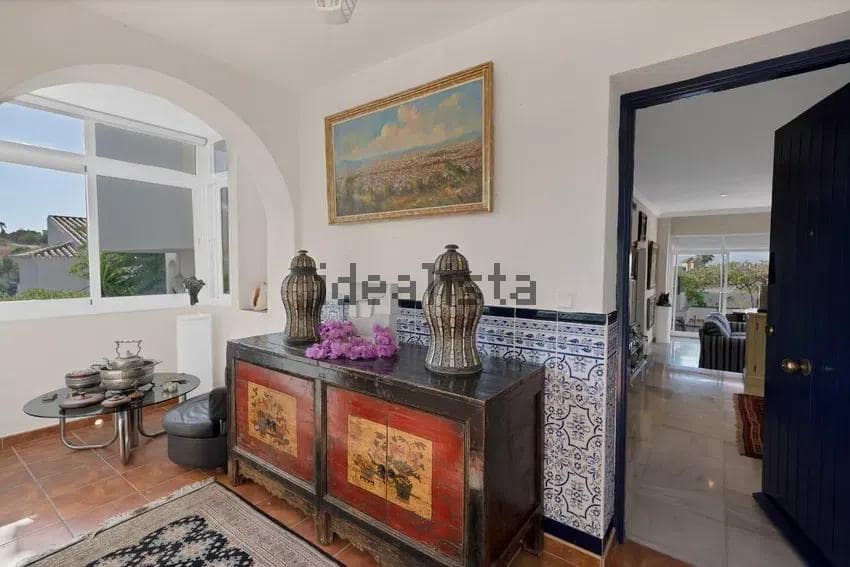 Chalet de 3 habitaciones en Estepona en venta - 590.000 € (Ref: 10043083)