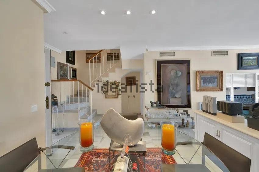 Chalet de 3 habitaciones en Estepona en venta - 590.000 € (Ref: 10043083)