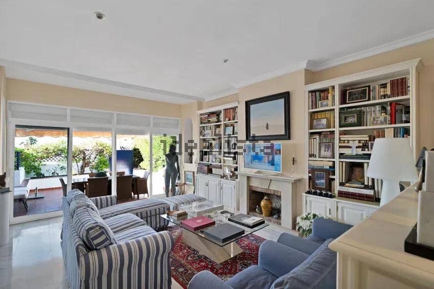 Chalet de 3 habitaciones en Estepona en venta - 590.000 € (Ref: 10043083)