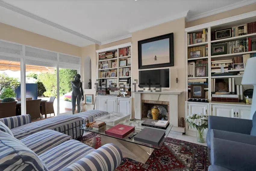 Chalet de 3 habitaciones en Estepona en venta - 590.000 € (Ref: 10043083)