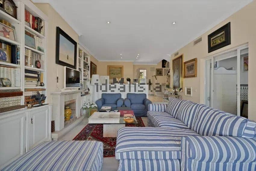 Chalet de 3 habitaciones en Estepona en venta - 590.000 € (Ref: 10043083)