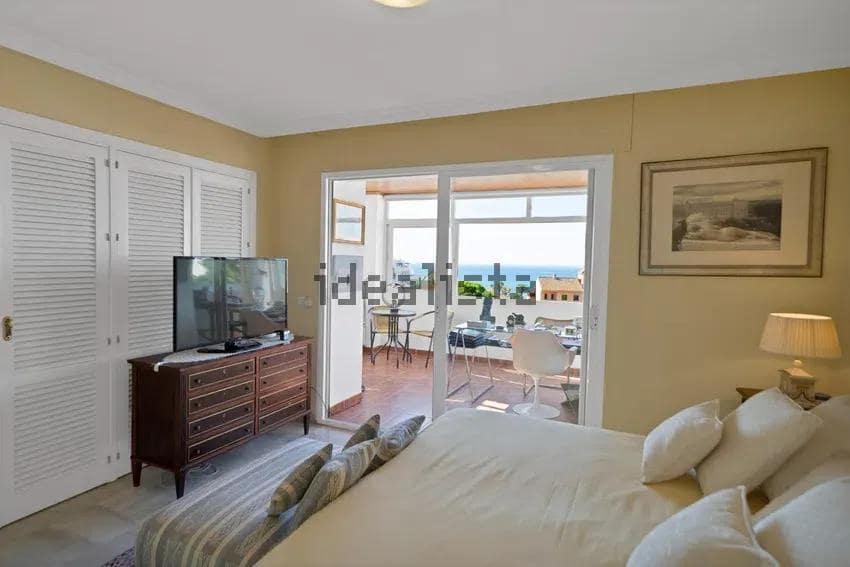 Chalet de 3 habitaciones en Estepona en venta - 590.000 € (Ref: 10043083)
