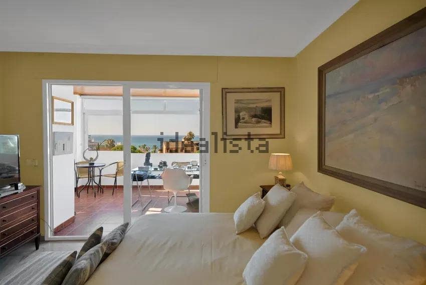 Chalet de 3 habitaciones en Estepona en venta - 590.000 € (Ref: 10043083)