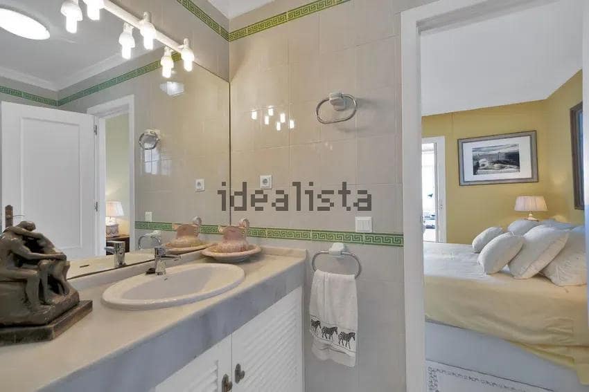 Chalet de 3 habitaciones en Estepona en venta - 590.000 € (Ref: 10043083)