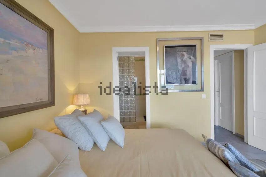 Chalet de 3 habitaciones en Estepona en venta - 590.000 € (Ref: 10043083)