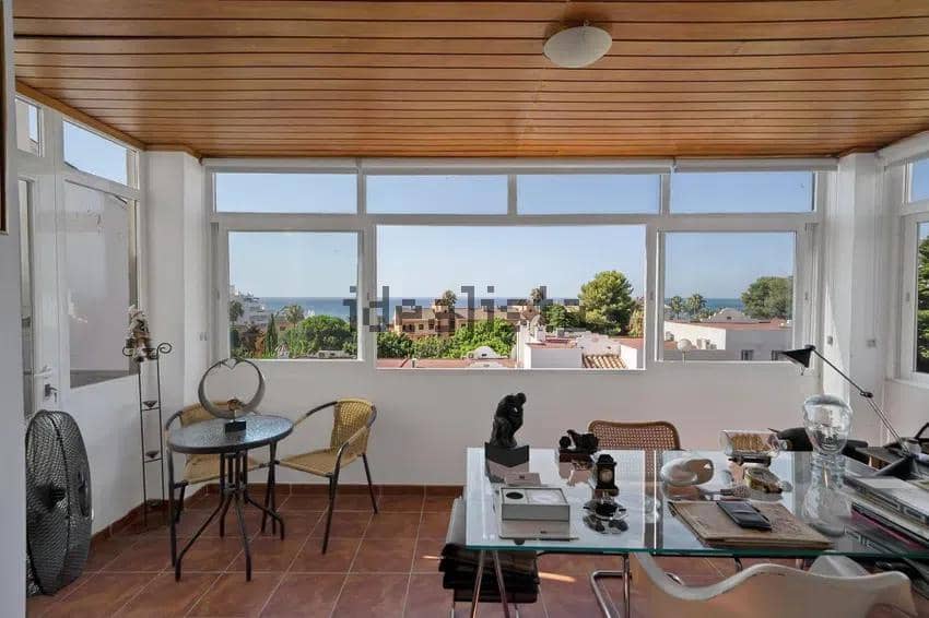 Chalet de 3 habitaciones en Estepona en venta - 590.000 € (Ref: 10043083)