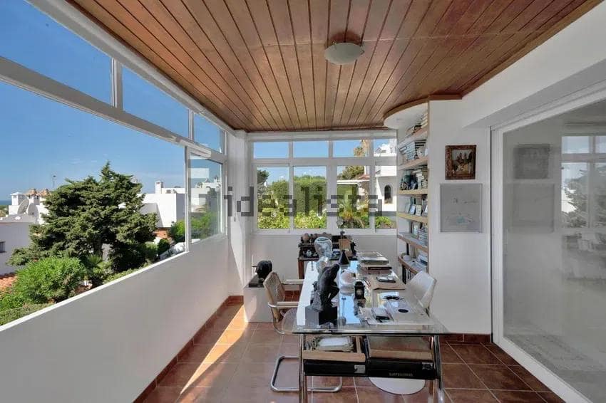 Chalet de 3 habitaciones en Estepona en venta - 590.000 € (Ref: 10043083)