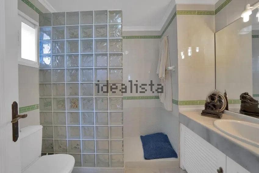 Chalet de 3 habitaciones en Estepona en venta - 590.000 € (Ref: 10043083)