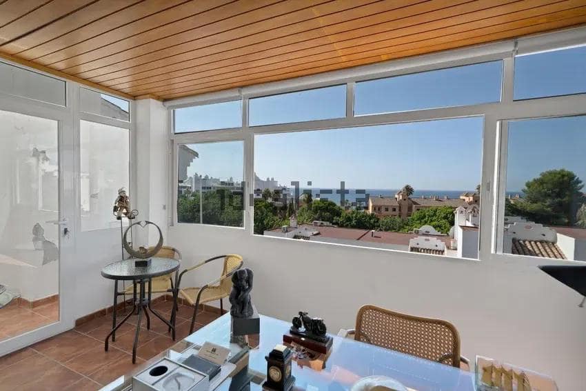 Chalet de 3 habitaciones en Estepona en venta - 590.000 € (Ref: 10043083)