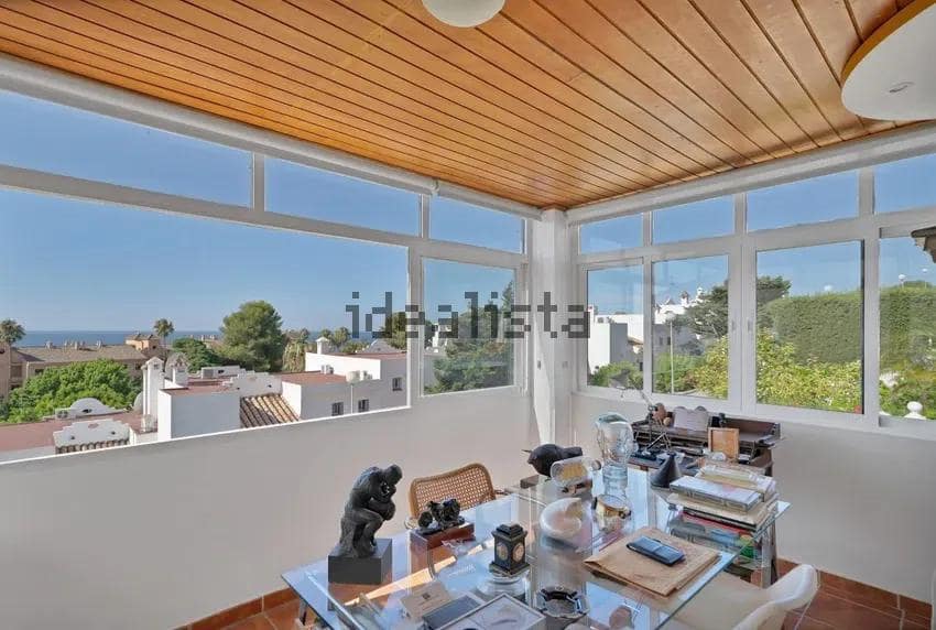 Chalet de 3 habitaciones en Estepona en venta - 590.000 € (Ref: 10043083)