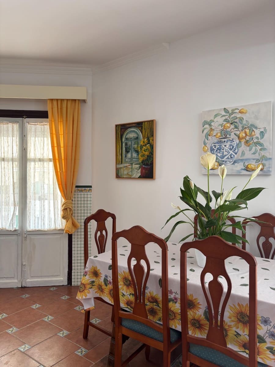 2 slaapkamer Appartement te huur in Estepona - € 1.400 (Ref: 10102674)