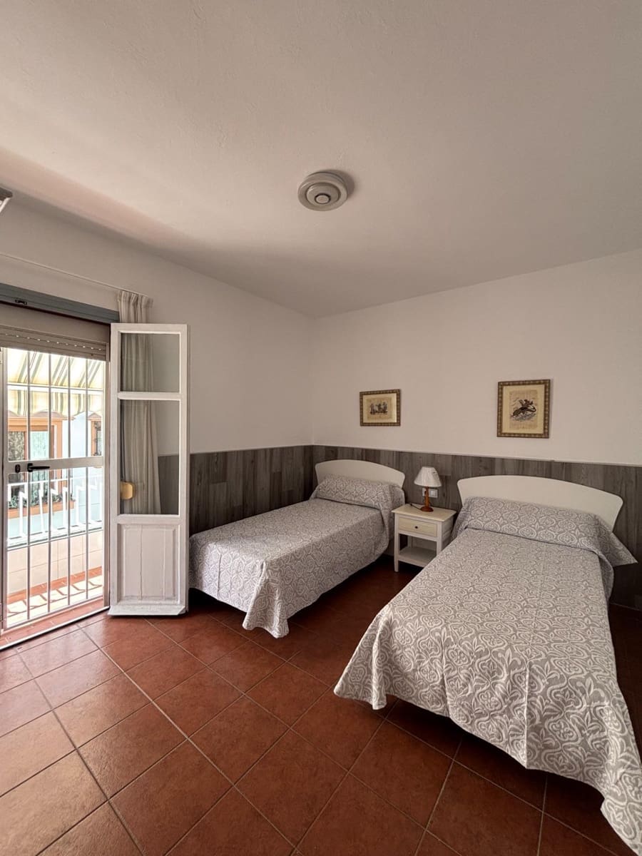 2 slaapkamer Appartement te huur in Estepona - € 1.400 (Ref: 10102674)