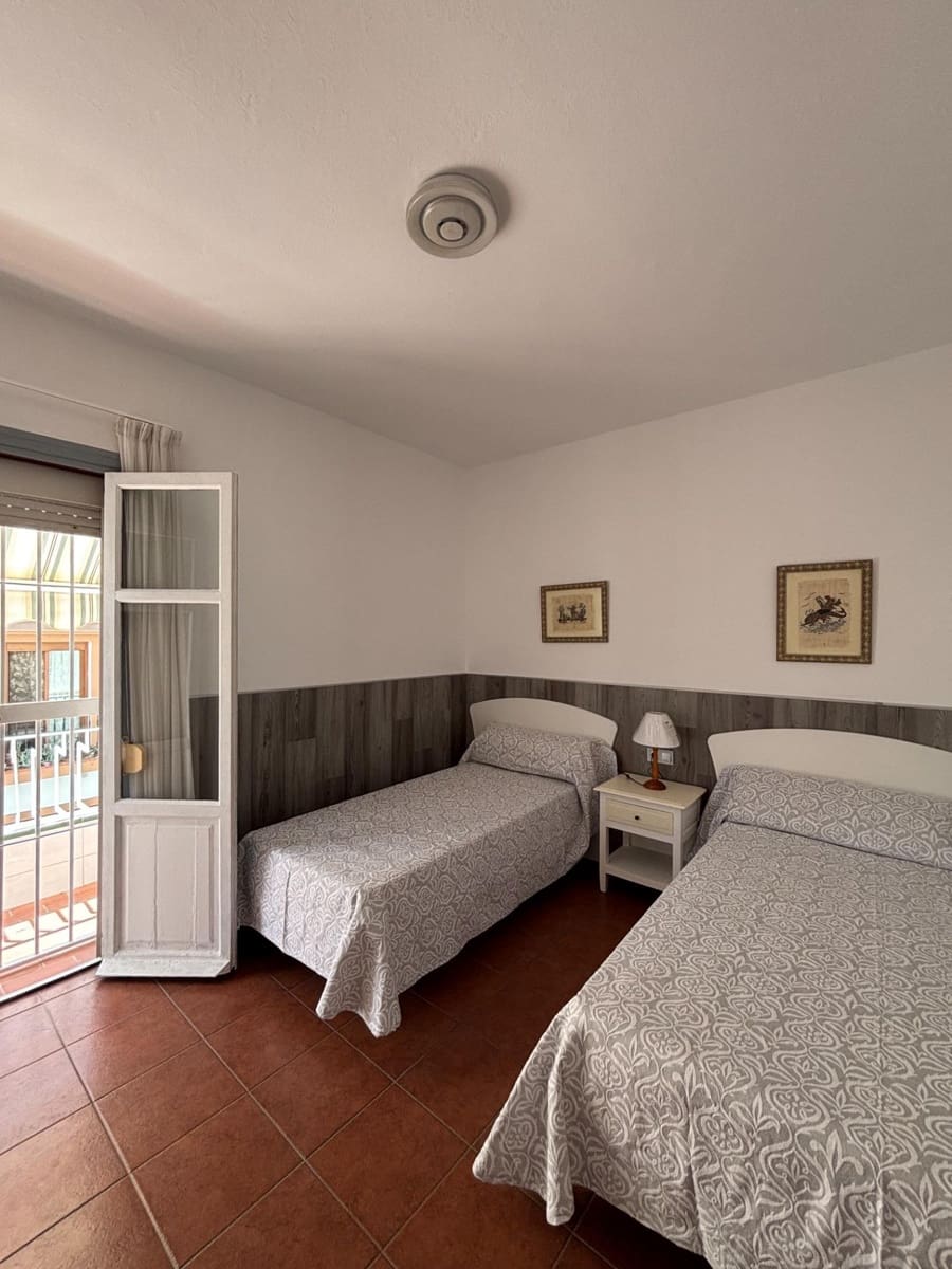 2 slaapkamer Appartement te huur in Estepona - € 1.400 (Ref: 10102674)