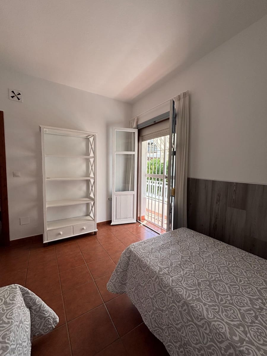 2 slaapkamer Appartement te huur in Estepona - € 1.400 (Ref: 10102674)