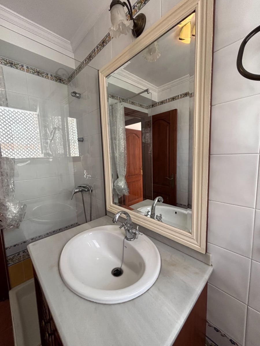 2 slaapkamer Appartement te huur in Estepona - € 1.400 (Ref: 10102674)