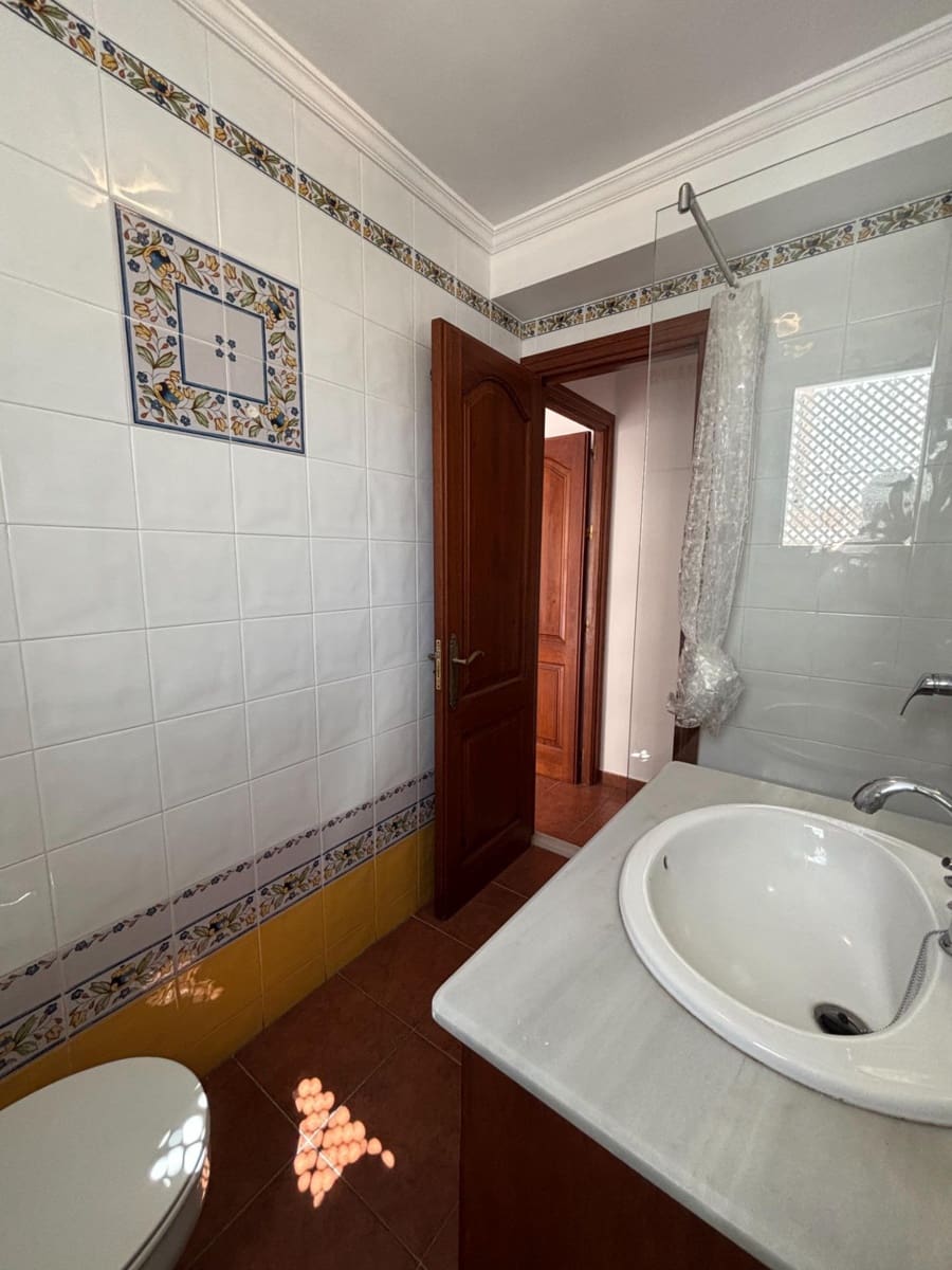 2 slaapkamer Appartement te huur in Estepona - € 1.400 (Ref: 10102674)