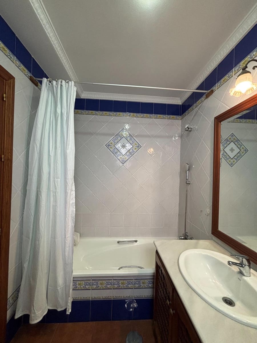 2 slaapkamer Appartement te huur in Estepona - € 1.400 (Ref: 10102674)