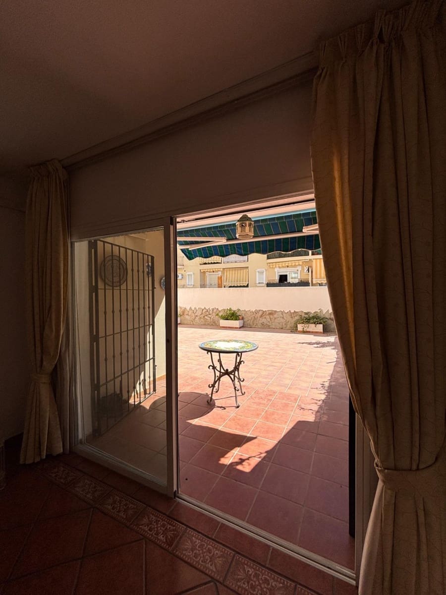 4 soveværelse Lejlighed til salg i Estepona med swimmingpool garage - € 450.000 (Ref: 10109747)