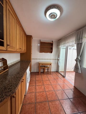 4 soveværelse Lejlighed til salg i Zona Calvario, Estepona med swimmingpool garage - € 450.000 (Ref: 10109747)