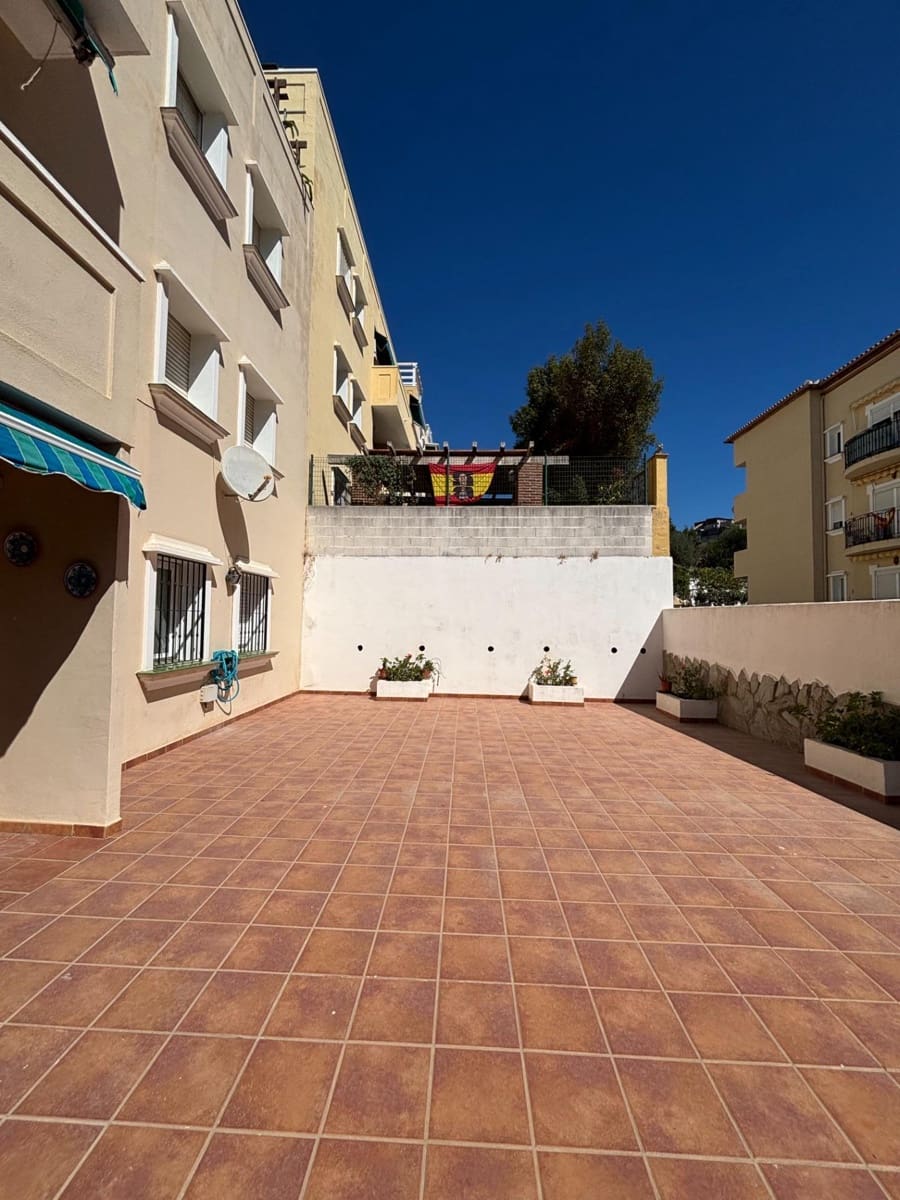 4 soveværelse Lejlighed til salg i Estepona med swimmingpool garage - € 450.000 (Ref: 10109747)