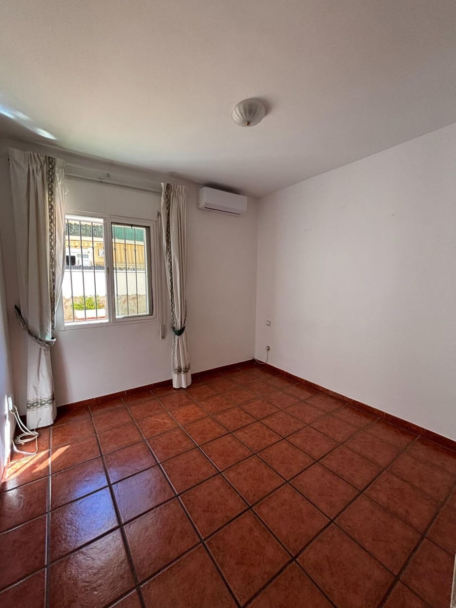 4 soveværelse Lejlighed til salg i Estepona med swimmingpool garage - € 450.000 (Ref: 10109747)