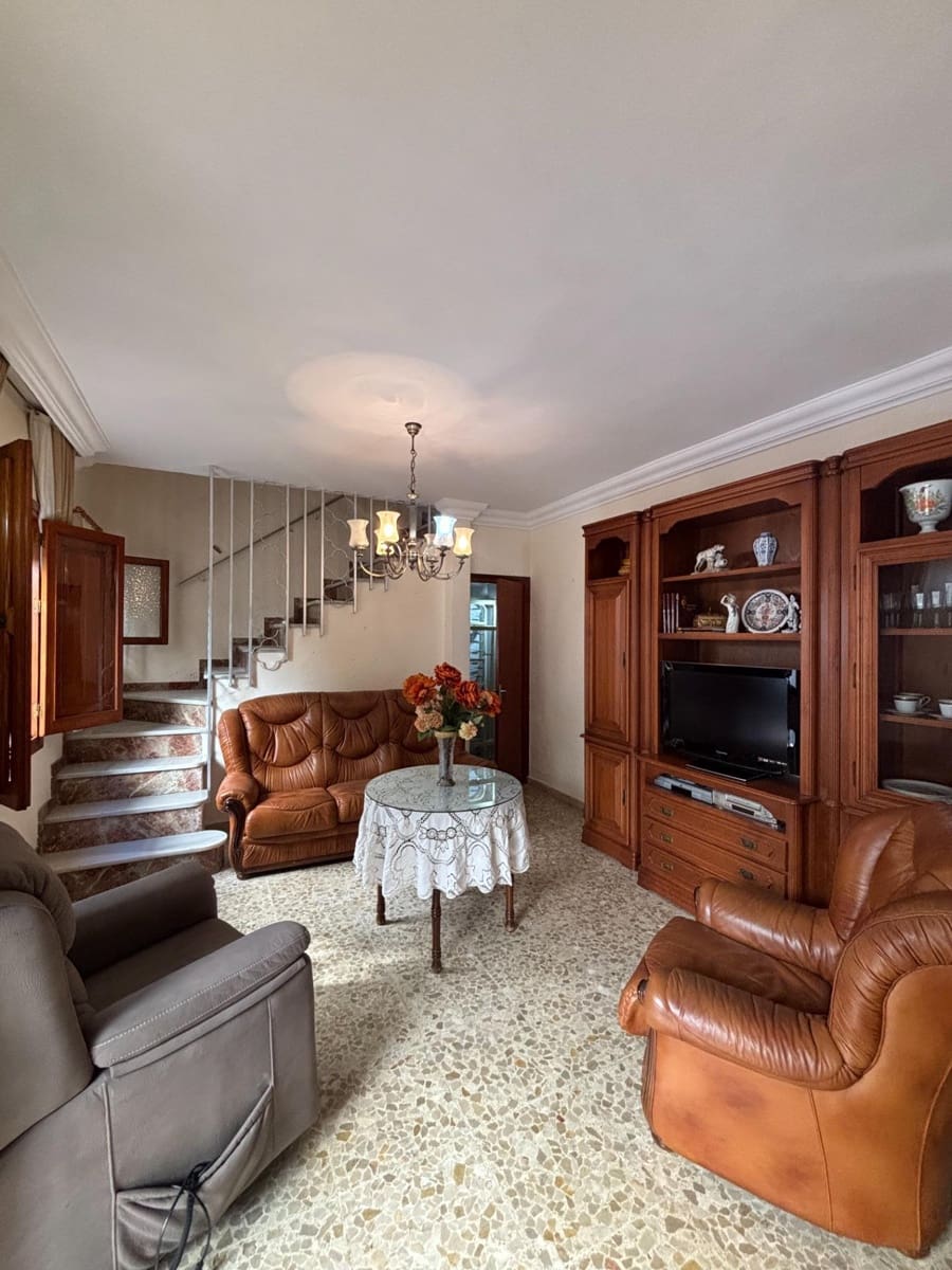 Casa de 3 habitaciones en Estepona en venta - 850.000 € (Ref: 10109748)