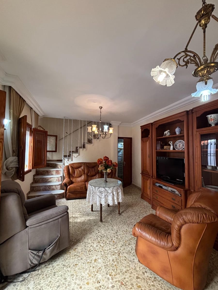 Casa de 3 habitaciones en Estepona en venta - 850.000 € (Ref: 10109748)
