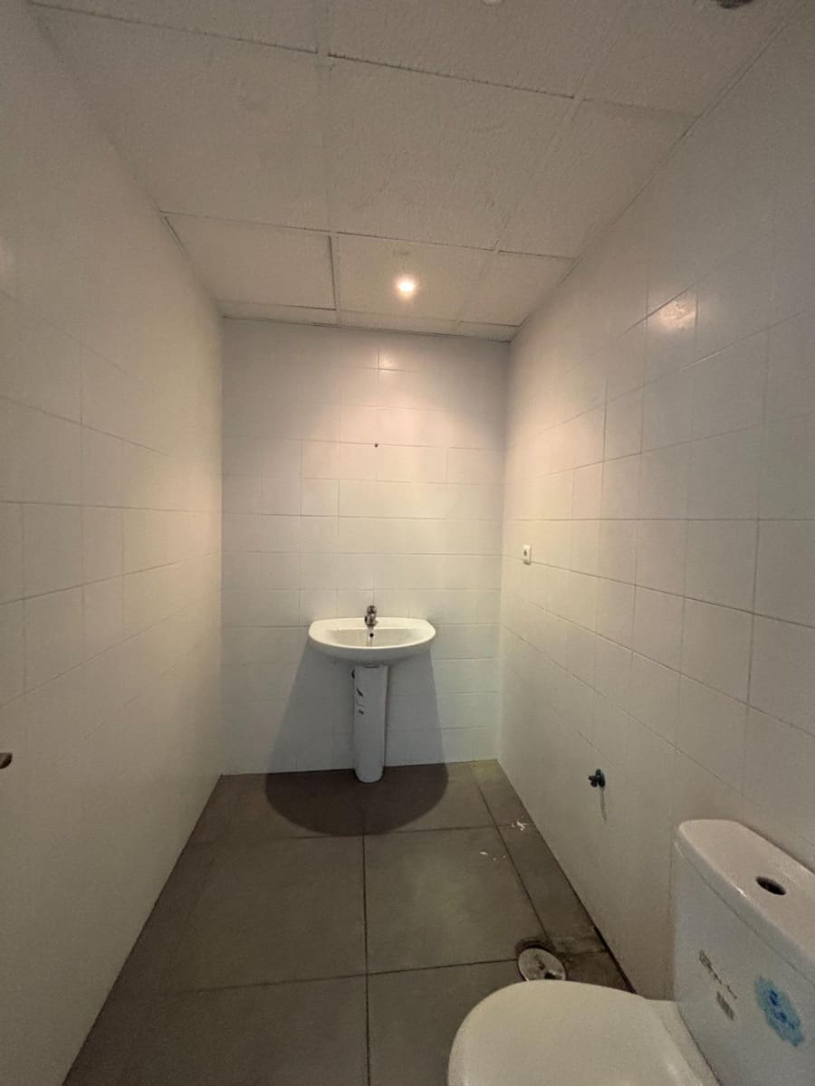 Gewerbe zu vermieten in San Luis de Sabinillas - 900 € (Ref: 10120251)
