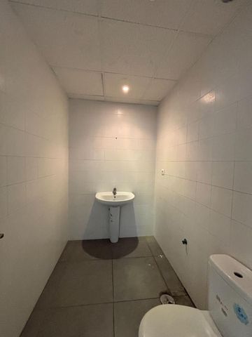Gewerbe zu vermieten in San Luis de Sabinillas, Manilva - 900 € (Ref: 10120251)