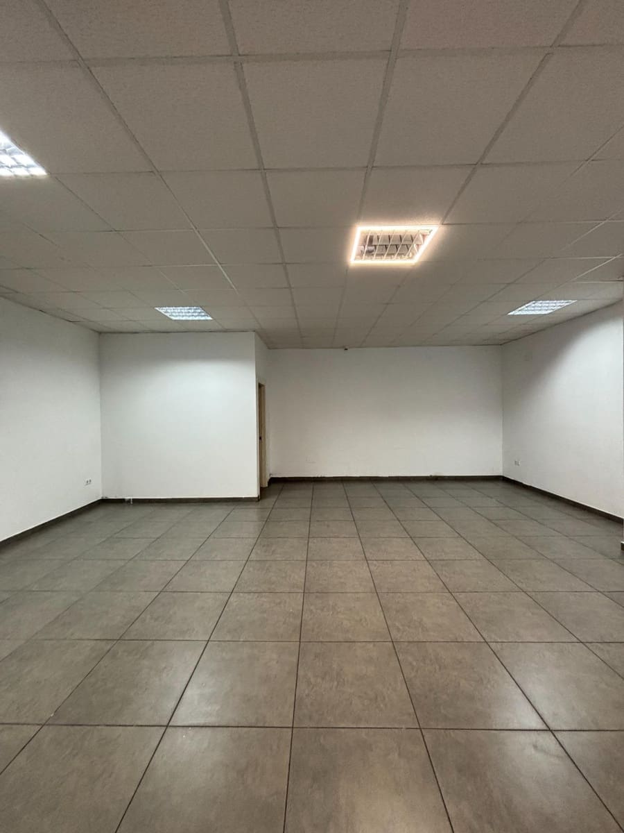 Gewerbe zu vermieten in San Luis de Sabinillas - 900 € (Ref: 10120251)