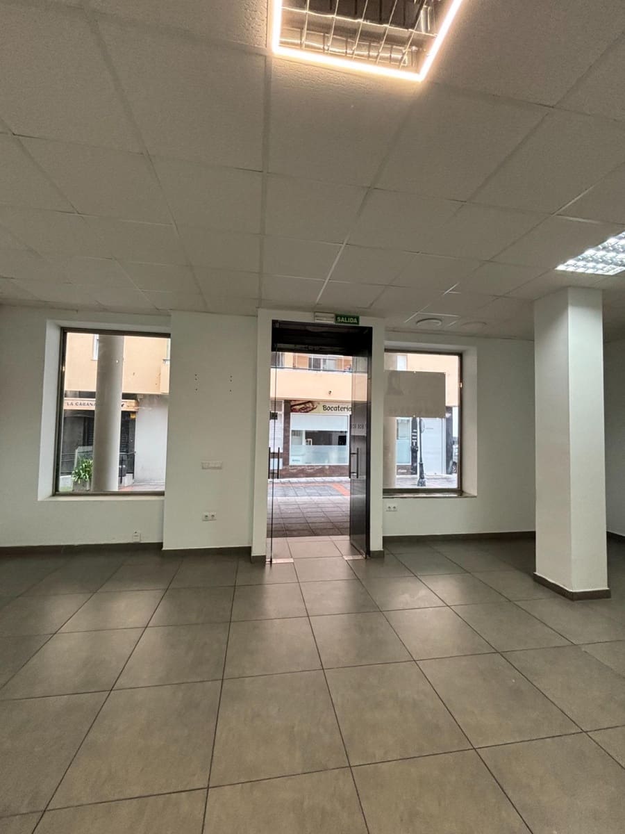 Gewerbe zu vermieten in San Luis de Sabinillas - 900 € (Ref: 10120251)