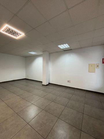 Gewerbe zu vermieten in San Luis de Sabinillas, Manilva - 900 € (Ref: 10120251)